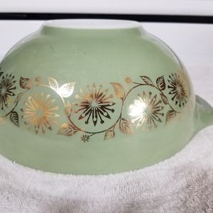 Vintage Pyrex Sage Green with Gold Leaf 2.5qt Bowl #443